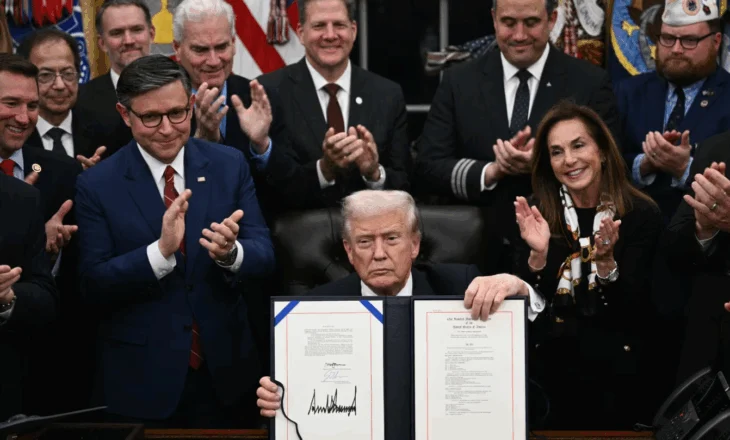 Trump nënshkruan projektligjin për rihapje të Qeverisë amerikane
