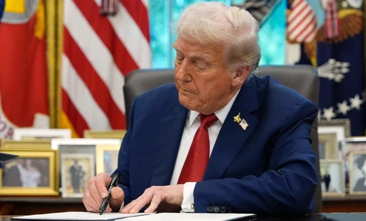 Trump nënshkruan urdhrin ekzekutiv për inteligjencën artificiale, SHBA synon dominimin e tregut botëror të teknologjisë