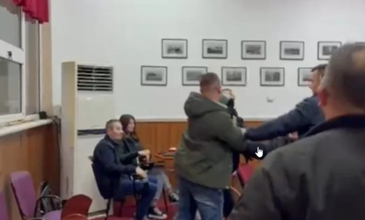 “Turp të keni, legena”- U arrestua pas sherrit në Bashkinë e Pogradecit, Gjykata liron nga burgu Kevi Muçollarin