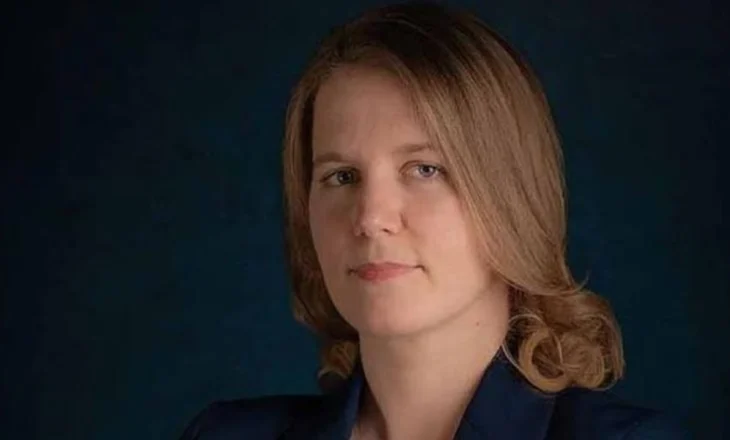 U diskrimunua për lidhjen me një person me ngjyrë, ish-policja shqiptare në SHBA fiton 1 milion dollarë dëmshpërblim