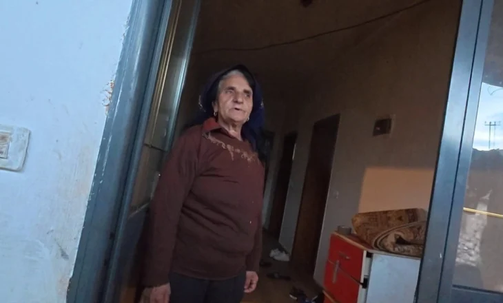 U helmuan e grabitën nga dhëndri	në Librazhd, e moshuara flet për Top Channel: Sa mora pensionin, më tha pije këtë…
