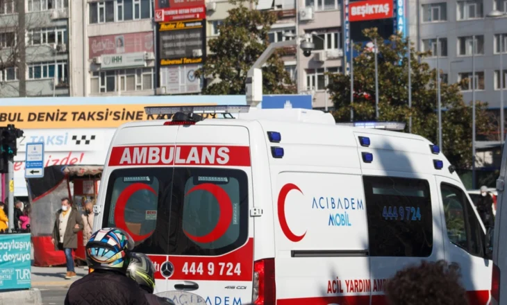 U helmuan nga ushqimi 2 fëmijë gjermanë humbin jetën në Stamboll, prindërit në gjendje kritike