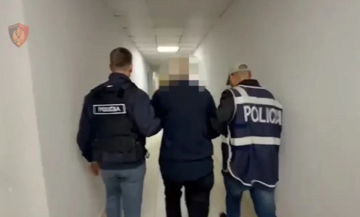 U merrte para pacientëve për ekot, kapet në flagrancë mjeku në Fier! I gjenden edhe miliona lekë në banesë