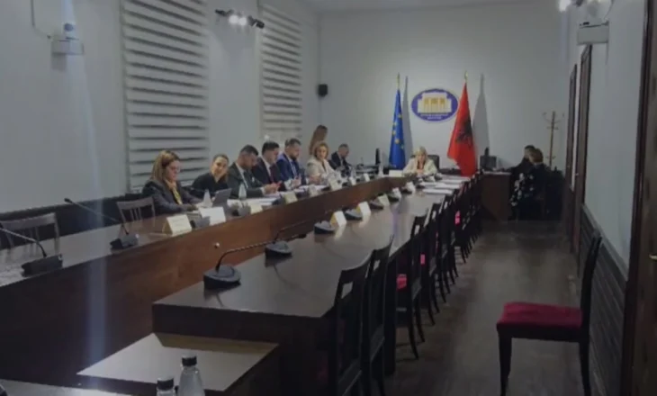 U paralajmërua bojkot, deputetët e PD-së nuk paraqiten në komisionet parlamentare