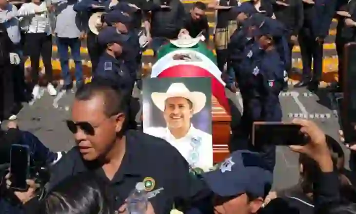 U qëllua me 7 plumba në mes të turmës, kryebashkiaku meksikan vritet gjatë festimeve të Ditës së të Vdekurve