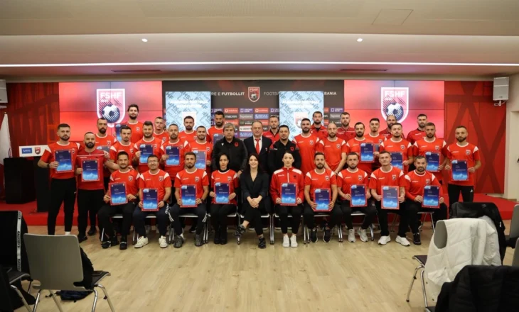 UEFA B, diplomohen 32 trajnerë të rinj! Mes tyre, edhe Taulant Xhaka