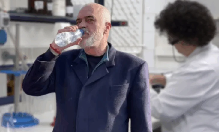 Uji i pijshëm i ambalazhuar/ KLSH ngre alarmin: Sistemi i kontrollit nuk garanton cilësi dhe siguri