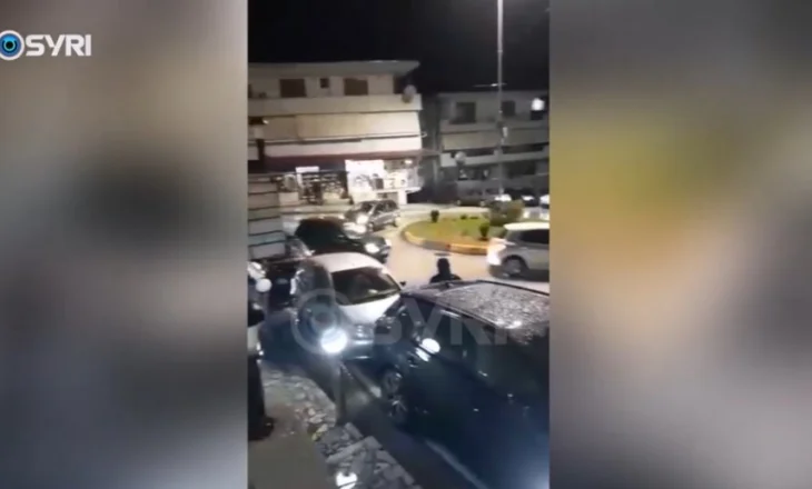 Uji vërshon nëpër qytetin e gurtë, vështirësi për të qarkulluar në Gjirokastër