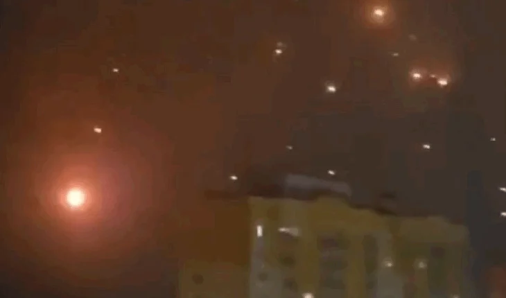 Ukraina bombardon me 4 raketa “Flamingo” objektivat brenda Rusisë