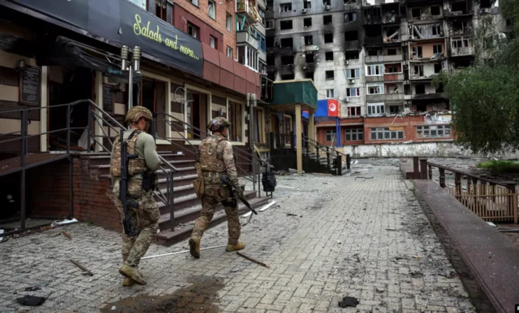 Ukraina mohon se trupat e saj janë rrethuar në Pokrovsk