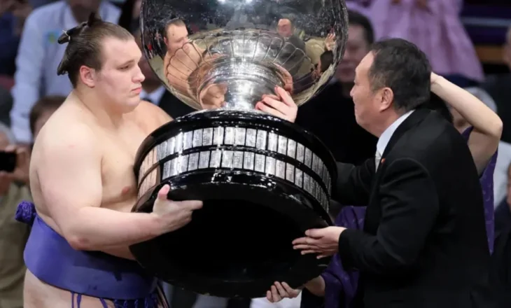 Ukrainasi i parë që fiton një turne elitar të sumos në Japoni, refugjati shpallet kampion
