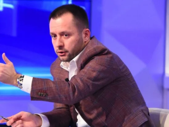 “Unë 49, ti 51%”/ Ademi rrëfen marrëveshjen e parë me Pacollin për aeroportin e Vlorës