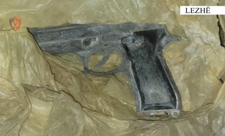 Ushtronte dhunë ndaj bashkëshortes dhe mbante në banesë një pistoletë, vihet në pranga 49-vjeçari në Lezhë