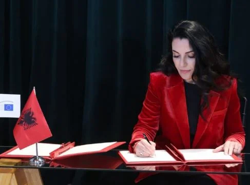 ‘Varet e ardhmja ime…’/ Dosja e SPAK, BIRN: Si e paracaktoi Balluku fituesin e tenderit