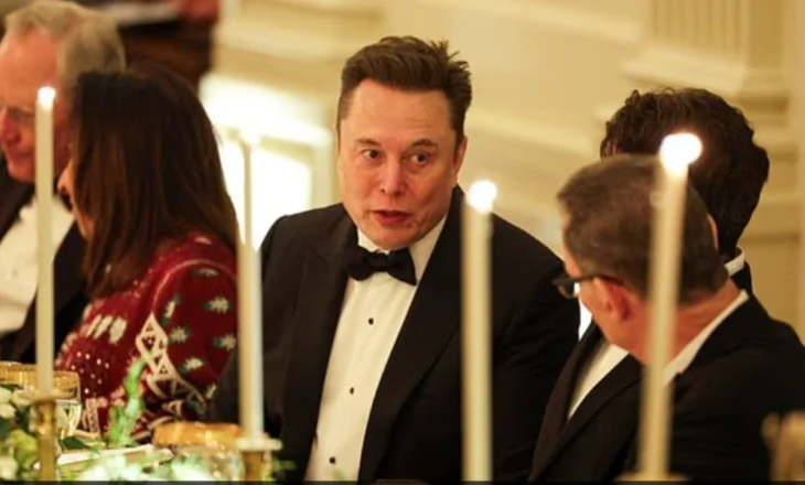 VIDEO/ “A mendoni se ai është terrorist?” Moment i sikletshëm në Shtëpinë e Bardhë, pyetja e Elon Musk që…