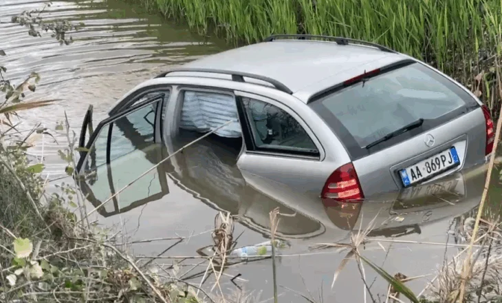 VIDEO/ Aksident në Lezhë-Milot: Një nga makinat përfundon në kanalin me ujë, plagosen dy persona