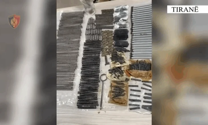 VIDEO/ Armët janë sheshit në Tiranë, policia arreston 1 taksist me 4 pistoleta – Altin Celami, u kap në flagrancë