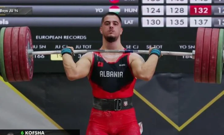 VIDEO/ Evropiani i të rinjve në peshëngritje, Ertjan Kofsha siguron dy medalje në Durrës! Shkëlqen në shtytje dhe dygarësh