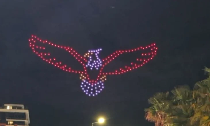 VIDEO/ Festat e shpalljes së pavarësisë, spektakël dronësh në qiellin e Vlorës