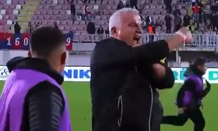 VIDEO/ Martini shpërtheu ndaj kundërshtarit, gjesti i trajnerit të Vllaznisë që tregon tensionin që mbërtheu sfidën Vllaznia-Dinamo