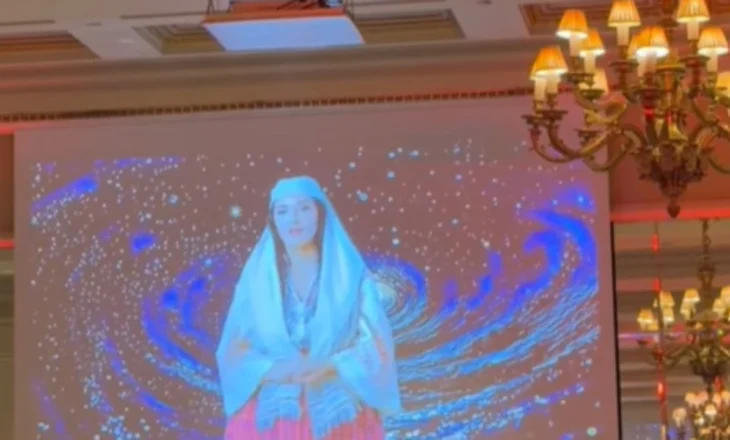 VIDEO/ Ministrja Diella merr pjesë në Festën Kombëtare shqiptare në Athinë, do të takohet me ministra e zyrtarë të lartë