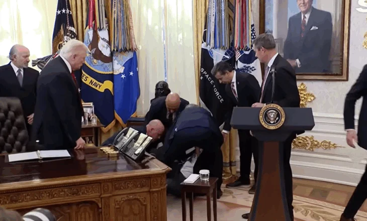 VIDEO/ Një personi i bie të fikët gjatë konferencës së Trump