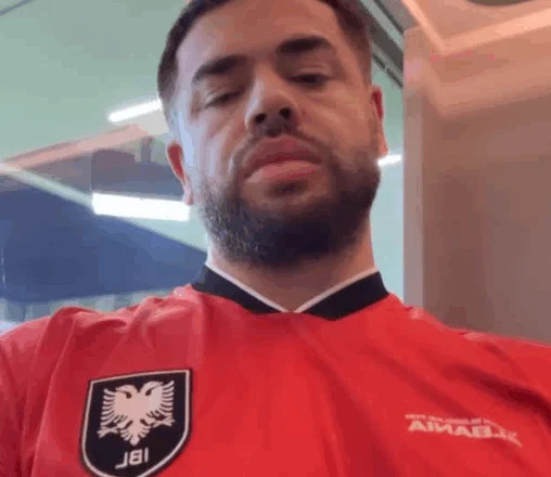 VIDEO/ Noizy në ”Air Albania”, reperi shihet i veshur me fanellën kuqezi