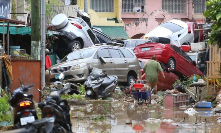 Video/ Numri i të vdekurve nga tajfuni Kalmagi në Filipine shkon në 40