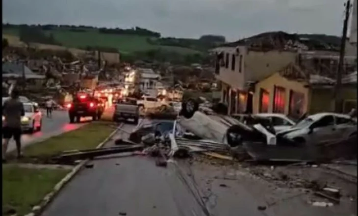 Video-Pamjet tronditëse, shkatërrohet i gjithë fshati/ Pesë të vdekur dhe 130 të plagosur nga tornadoja në…