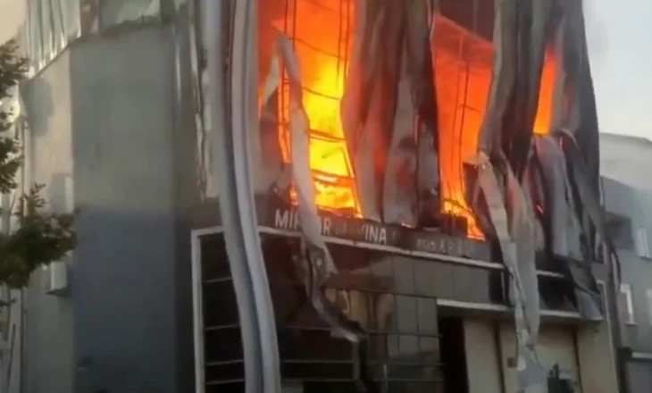 VIDEO/ Përfshihet nga flakët një depo parfumesh në Turqi, humbin jetën 6 persona