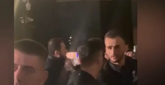 VIDEO- Protestës së opozitës i bashkohen Ervin Salianji, krah Berishës qëndrojnë Noka e Balliu