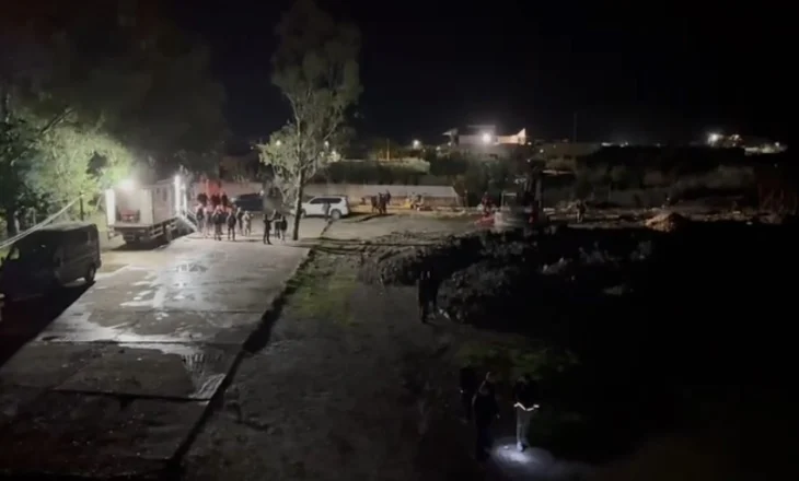 VIDEO- Rëndohet situata në Novoselë, Vjosa arrin kuotën 7.7 metra/ Evakuohen 3 familje, rrezikohet një biznes…