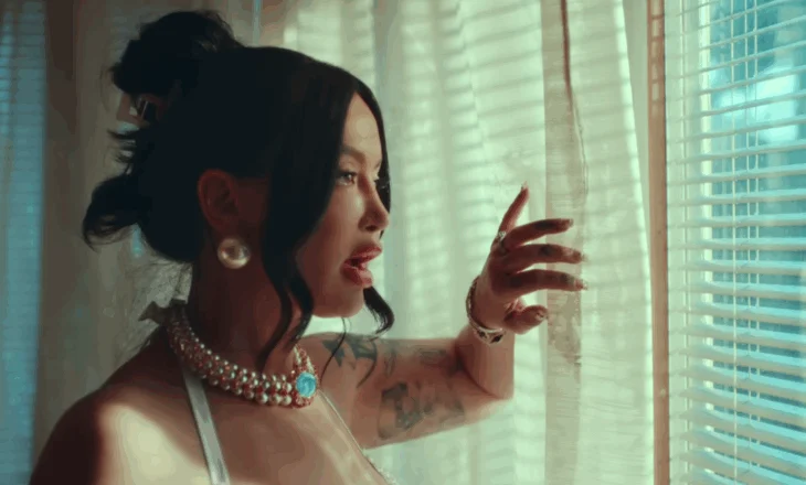 VIDEO/ Rikthehet Dafina Zeqiri, publikon këngën ”Ku shkove natën”. Një krijim rrënqethës