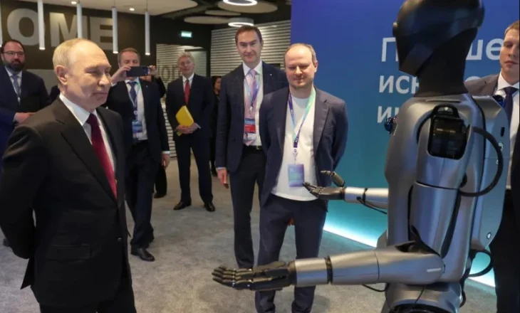 VIDEO/ Roboti kërcen përpara Putin: Emri im është Green! Jam një formë fizike e teknologjisë