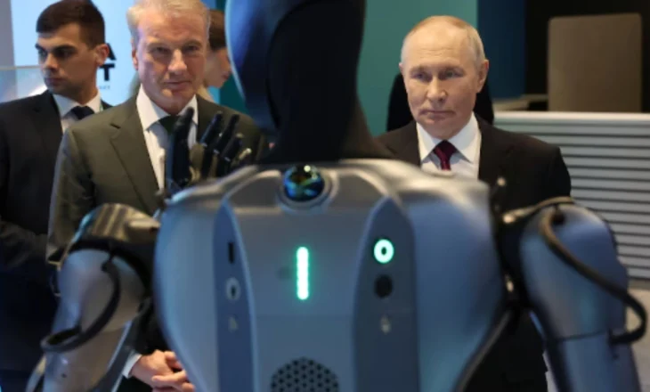 VIDEO/ Roboti kërcen përpara Putinit: Emri im është Green dhe jam roboti i parë humanoid