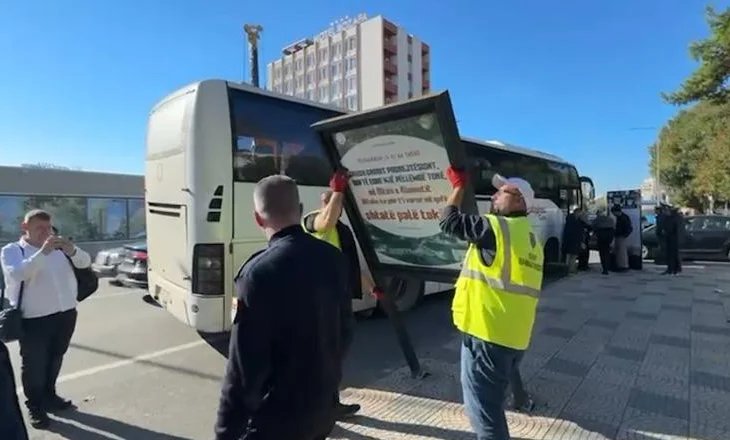 VIDEO-Tabela kundër kullës 35 katëshe në Shkodër përplas Myftininë me policinë bashkiake. Ja mesazhi që përmbante…