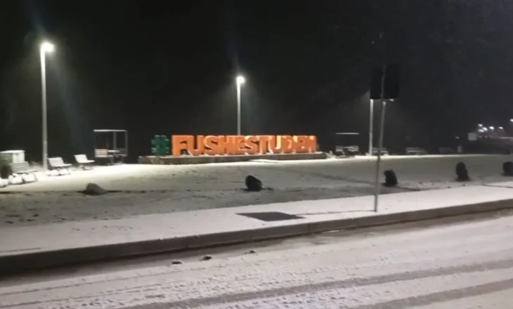 Video/ Vijojnë reshjet e dëborës në Fushë Studën, në disa zona bora deri në 20 cm