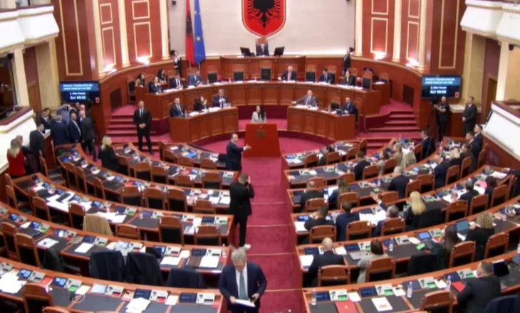 Video/ Zv.kryeministrja Balluku merr fjalën në Kuvend, deputetët e opozitës braktisin seancën