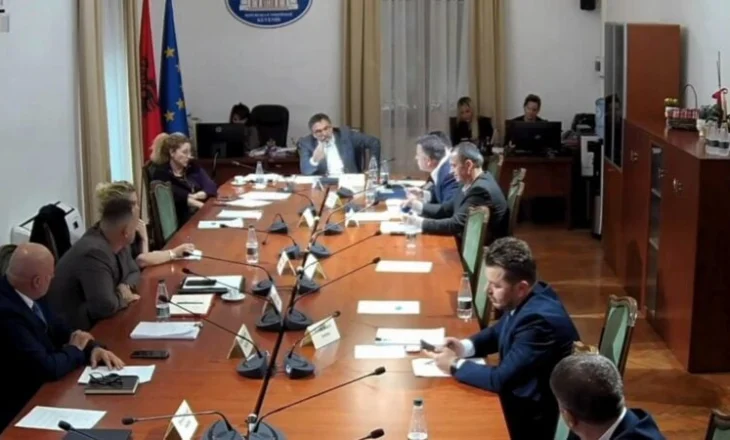 (VIDEO)“Kë sheh ti si organ s*ksual?!”- Incidenti që solli përplasjen mes Nokës dhe Çuçit, çfarë ndodhi në Komision (Debatet)