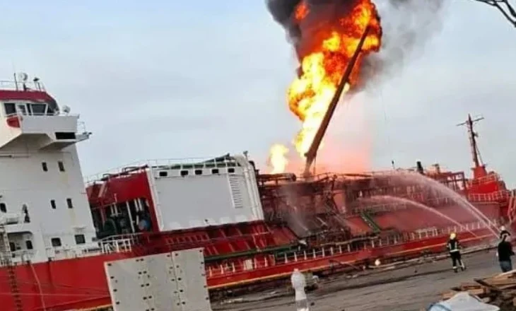 (VIDEO)Rusia bombardon portin e Odesës/ Lufta mbërrin deri në Rumani, evakuohet fshati pas shpërthimeve në kufi