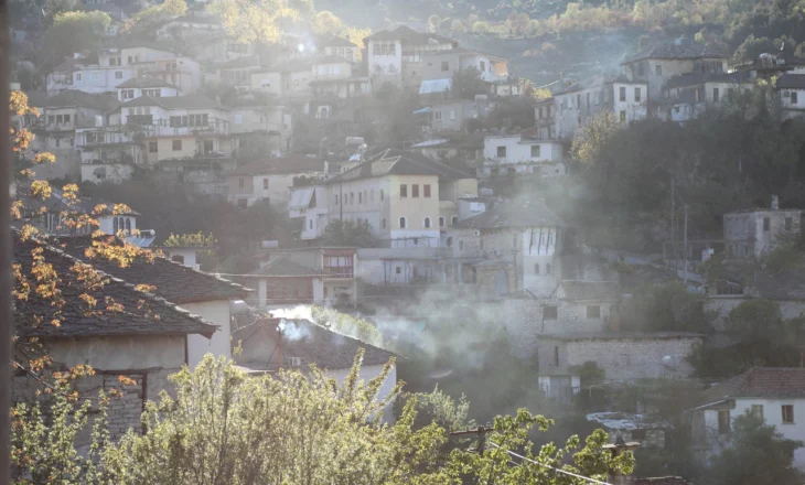 Vidhet një shtëpi në Gjirokastër, 37-vjeçari shpallet në kërkim