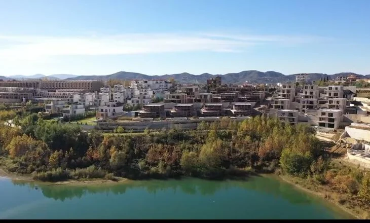 Vijon aksioni për ndërtimet pa leje në Farkë, Koçiu: Askush nuk është mbi ligjin! Ndërtuesit të kenë kujdes, objektet do të shemben