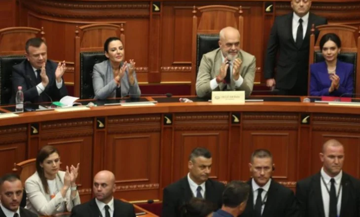 “Viti më i zi për qeverinë”, Burimi ‘thumbon’ mazhorancën: Balluku është vetëm ‘preja e radhës’, pritet të kemi…