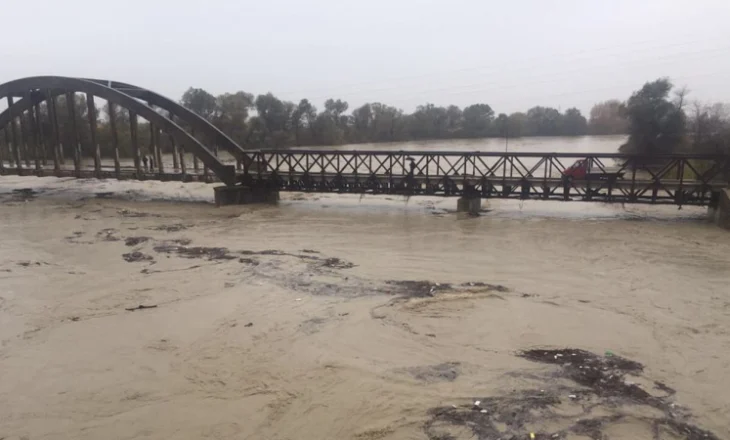 Vjosa kalon pikën maksimale, shtohet sipërfaqja e përmbytur