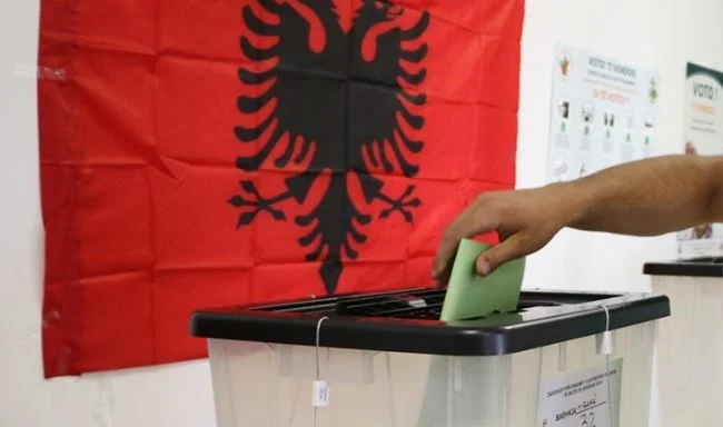 Vlora “indiferente” në zgjedhje, sa ka qenë pjesëmarrja deri në orën 16:00 në 5 bashkitë e vendit