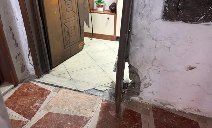 Vlorë, 63-vjeçares i shpërthen eksplozivi në derë të shtëpisë, ja dyshimet e para