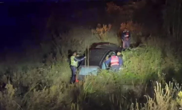 Vlorë, aksident i rëndë te rrethrrotullimi i Novoselës/ Mjeti përfundon në kanal, plagosen 5 persona (VIDEO)