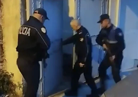 Vlorë/ Finalizohet operacioni “React”, arrestohet 40-vjeçari që mbante armë dhe municion në banesë