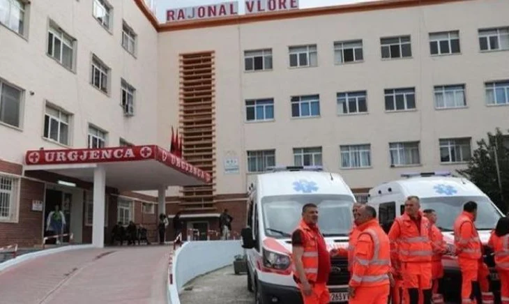 Vlorë/ Shkatërron derën e Urgjencës, shpallet në kërkim 31-vjeçari