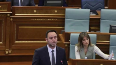 Votimi i qeverisë në Kosovë, Konjufca prezanton kabinetin. Tregon postin që do të ketë Kurti